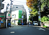 道なりに沿って進むと、右手に天祖神社が見えます。